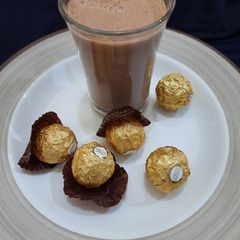 A picture of Ferrero Rocher milkshake.