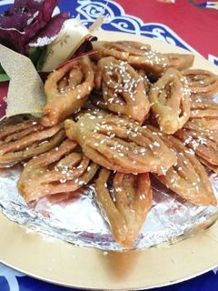 صورة لوصفة شباكيه مغربيه سهله ولذيذه 😋