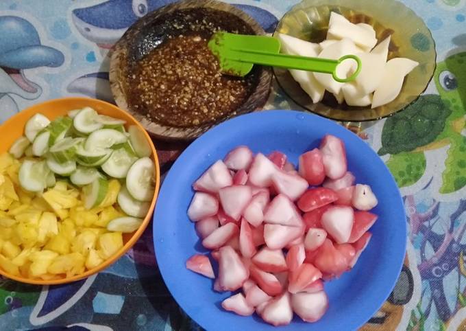 Rujak saos kacang