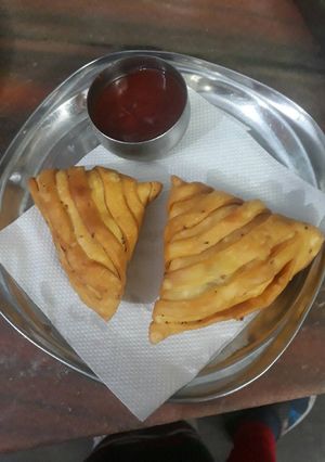A picture of Double layer aalu samosa.