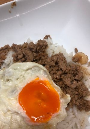 รูปของ หมูกระเทียมพริกไทย ไข่ดาว