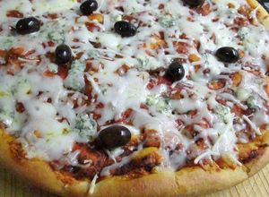 Foto principal de Prepizza con queso azul y olivas negras mallorquinas