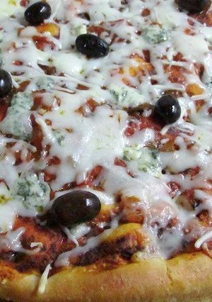 Foto principal de Prepizza con queso azul y olivas negras mallorquinas