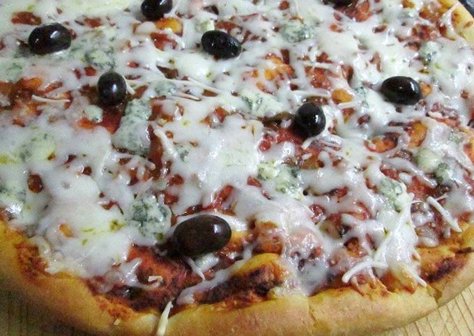 Foto principal de Prepizza con queso azul y olivas negras mallorquinas