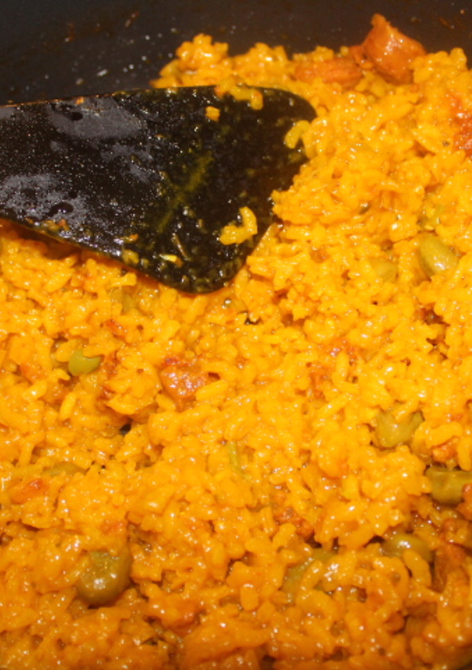 Una foto de Arroz con sobras de habas con chorizo