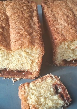 Una foto de Budin de coco con dulce de leche
