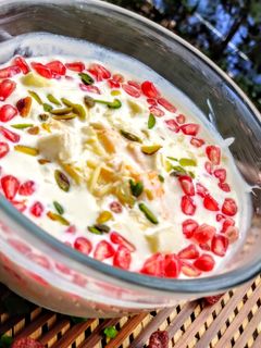 फ्रूट रायता (Fruit Raita in Hindi) रेसिपी मुख्य फोटो