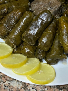 صورة لوصفة ورق عنب باللحمه المفرومة ودبس الرمان