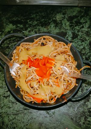 चाऊमिन (chowmein recipe in Hindi) रेसिपी मुख्य फोटो