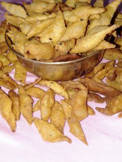নিমকি(nimki recipe in Bengali) রেসিপির প্রধান ছবি