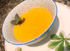 Una foto de Sopa cremosa de zapallo anco y zanahoria 🥕 - versión light y calórica