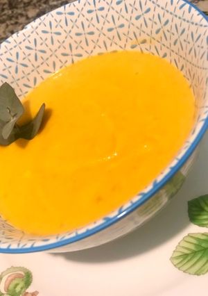 Una foto de Sopa cremosa de zapallo anco y zanahoria 🥕 - versión light y calórica