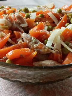 Фото Салат с курицей и овощами.