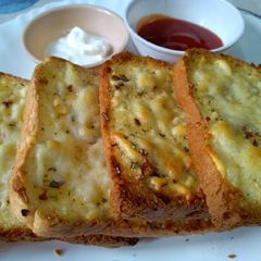 A picture of Garlic bread 🍞.