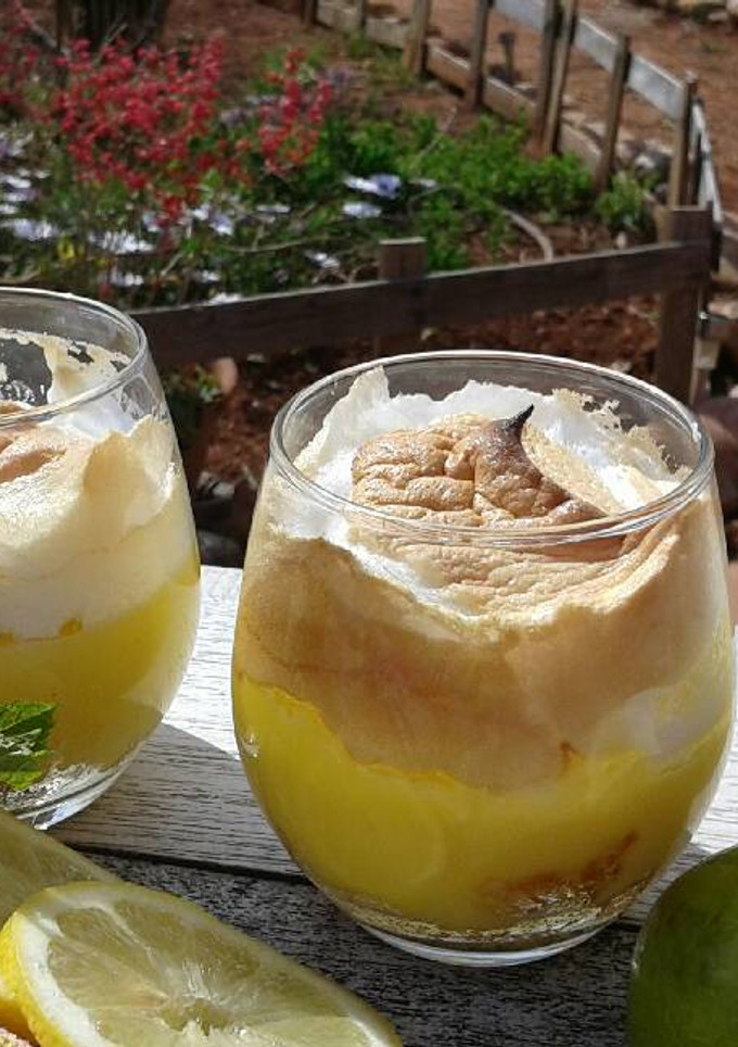 Una foto de Crema de limón y sobaos pasiegos