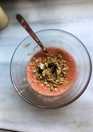 Una foto de Licuado de frutillas y banana con cereales