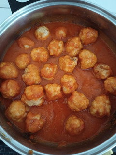 Una foto de Croquetas de pechuga de pollo con sofrito de gallina blanca