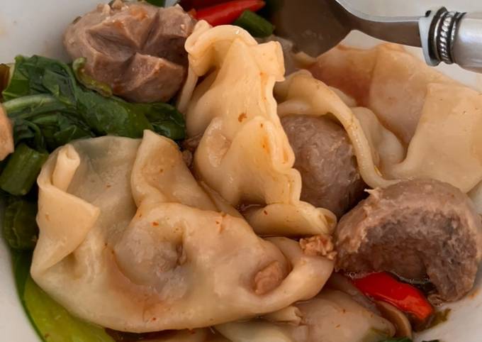 Cara bikin 28. Pangsit Bakso Rebus Cara bikin 28. Pangsit Bakso Rebus