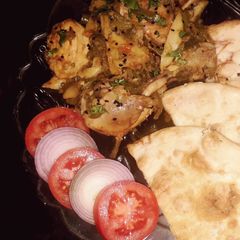 A picture of Capsicum with potato chicken karahi.