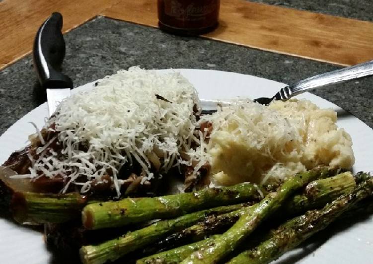 Recipe of Award-winning Brad&#39;s red wine NY steaks with grilled asparagus