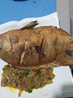 A picture of Crispy fried fish with sauce.