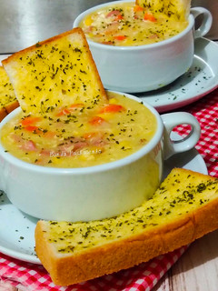 Foto resep Soup Cream Smoked Beef with Garlic Bread
