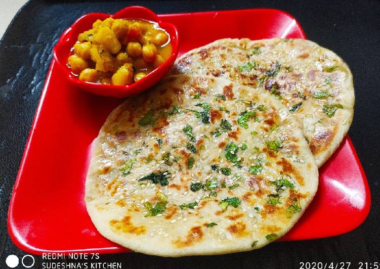 Easy Recipe: Perfect Aaloo stuffed garlic kulcha