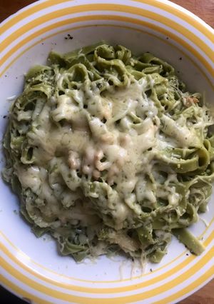 Una foto de Nidos de espinacas con pesto de calabacín