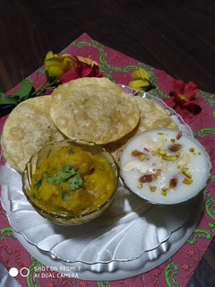 ডালকচুরি-আলুর দমএবং সুজি(dalkochuri-aloor dum ebong sooji recipe in Bengali রেসিপির প্রধান ছবি