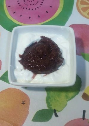 Foto principal de Yogur natural con mermelada de higos