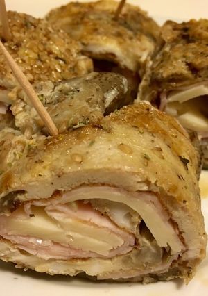 Foto principal de Rollitos de tortilla de berenjena con pavo y queso
