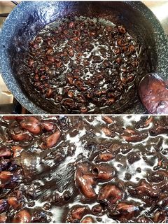 Una foto de Calamarcitos en su tinta encebollados y roneados