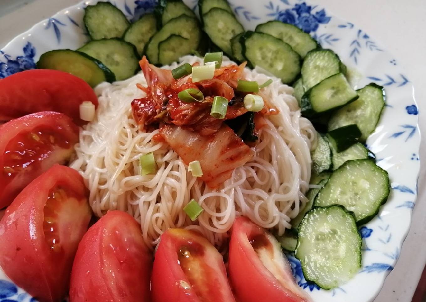 Mie dingin toping Kimchi