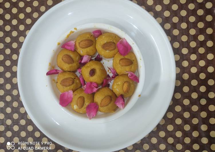 Besan laddu