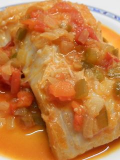 Una foto de Bacalao con pimientos y tomate