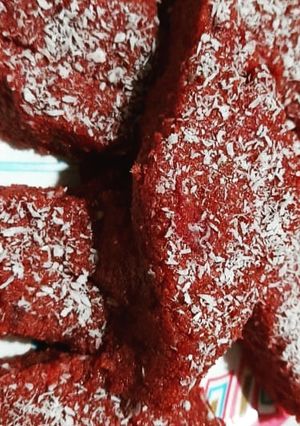 चुकंदर बर्फी (Chukandar barfi recipe in hindi) रेसिपी मुख्य फोटो