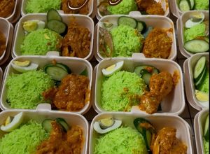 Gambar Nasi Lemak Rendang Ayam