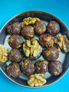 வால்நட் டேட்ஸ் பட்டர் ஸ்காட்ச்(Walnut dates butter scotch recipe inn tamil) செய்முறை முக்கிய புகைப்படம்