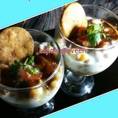 A picture of Dahi pulki chana chaat.