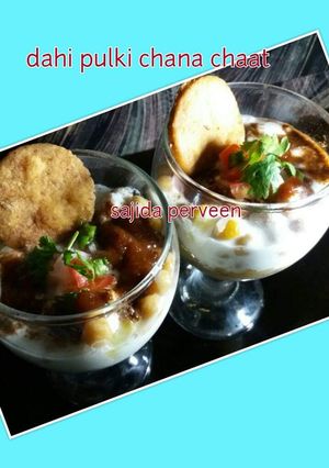A picture of Dahi pulki chana chaat.