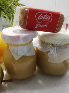 Una foto de Papilla de frutas con galletas