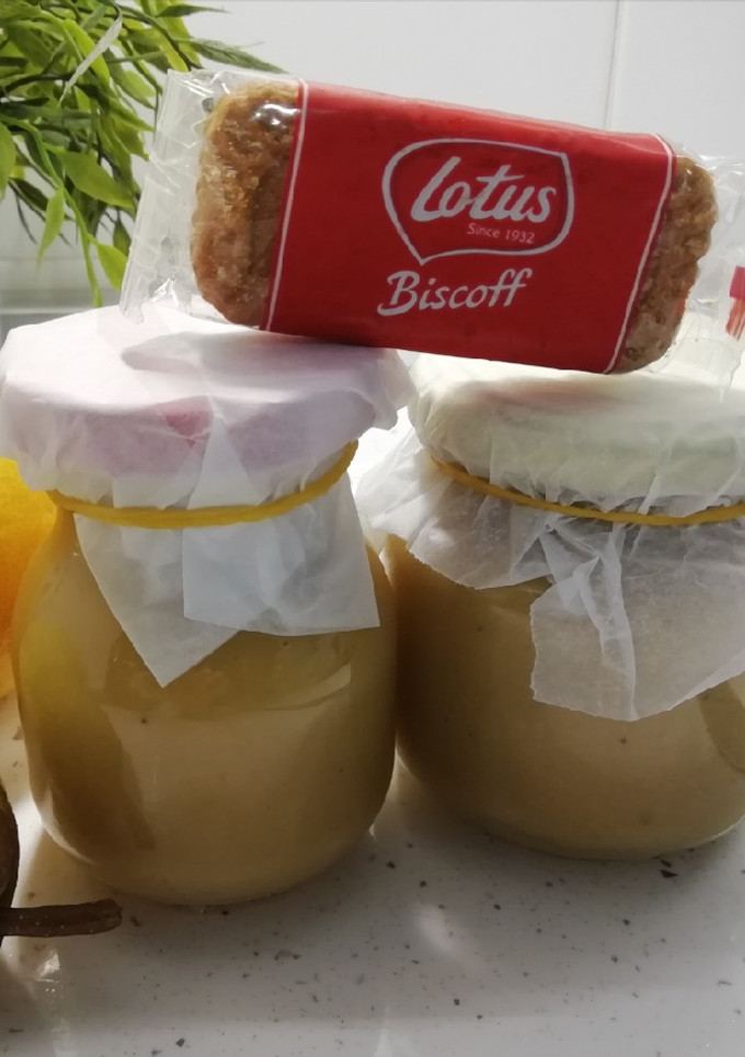 Una foto de Papilla de frutas con galletas