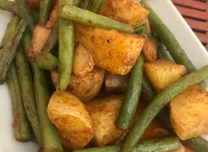 Foto principal de Judías verdes con patatas ajo y pimentón