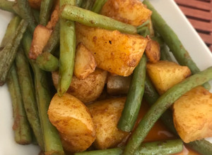 Foto principal de Judías verdes con patatas ajo y pimentón