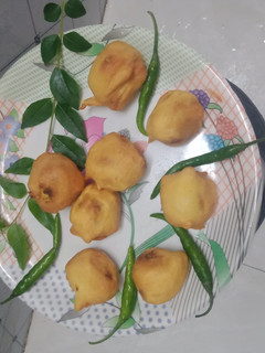 ચણાના લોટમાં બટાકા વડા(bataka vada recipe in Gujarati ( રેસીપી મુખ્ય ફોટો