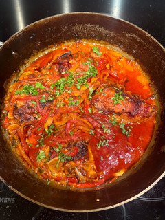 A picture of Poul Nan Sos. (Haitian chicken in sauce).
