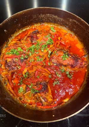 A picture of Poul Nan Sos. (Haitian chicken in sauce).