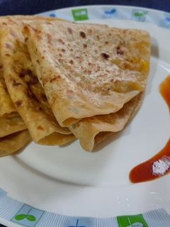 आलू पराठा (Aloo Paratha Recipe In Marathi) रेसिपी चे मुख्य फोटो