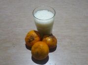Una foto de batido de mandarina