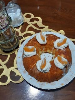 عکسی از دستور کیک اسفنجی با تزیین خامه